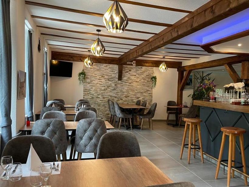 Hotel Restaurant Du Moulin Fleurier Exteriör bild